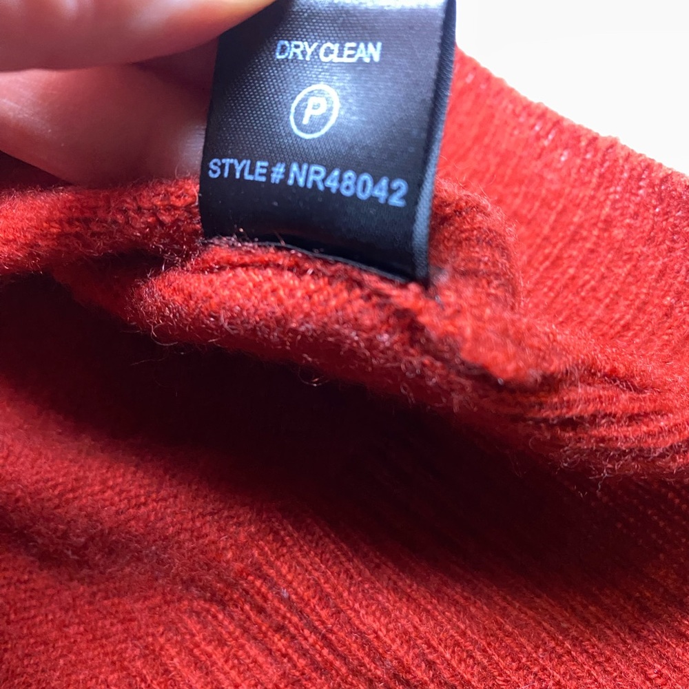 EUC So Soft and Cozy!! Skull Cashmere 100% Cashmere Red Long Sleeved Sweater - Picture 5 of 9